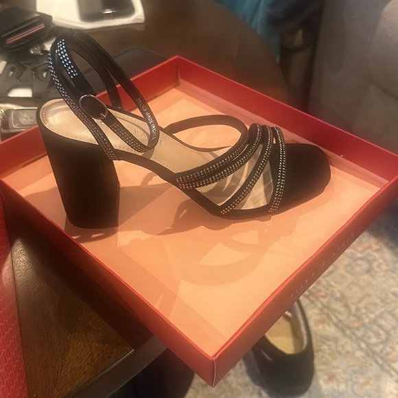 NIB - size 9M. Dressy sandals for a night on the town 😊 - Picture 3 of 6